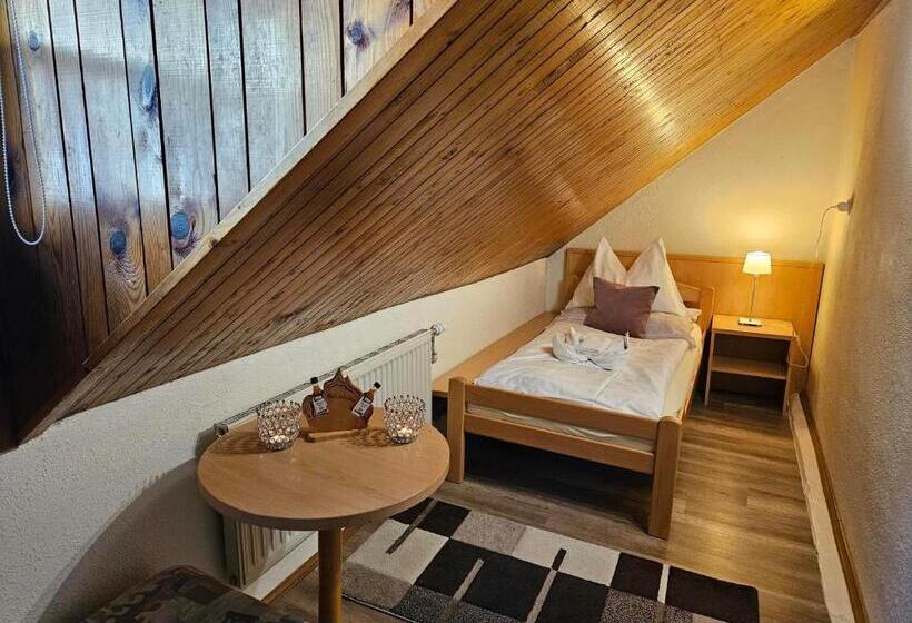 اتاق استاندارد سه نفره, Gasthof Pension Alt Kirchheim