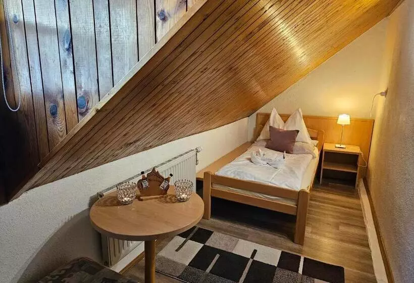 スタンダードトリプルルーム, Gasthof Pension Alt Kirchheim