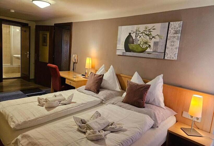 غرفة قياسية ثلاثية, Gasthof Pension Alt Kirchheim