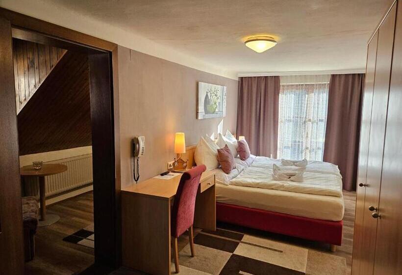 غرفة قياسية ثلاثية, Gasthof Pension Alt Kirchheim