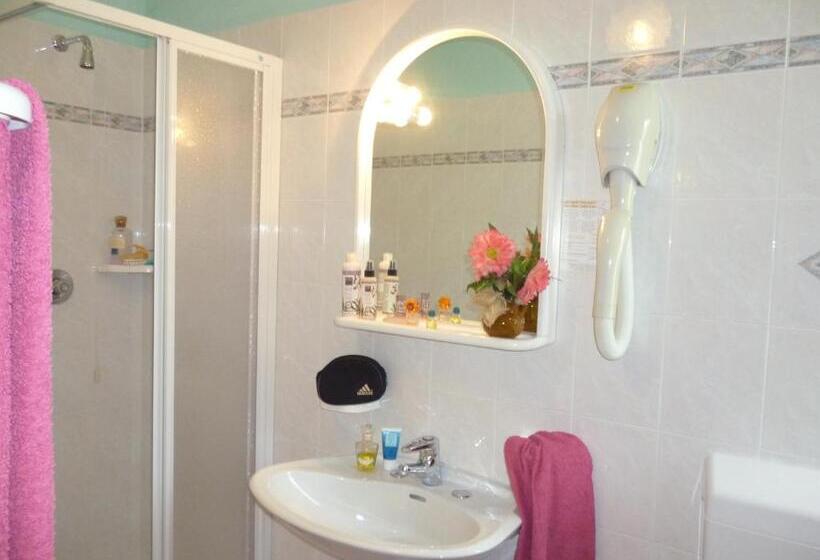 غرفة قياسية مطلة على الجبل, Cima D'oro