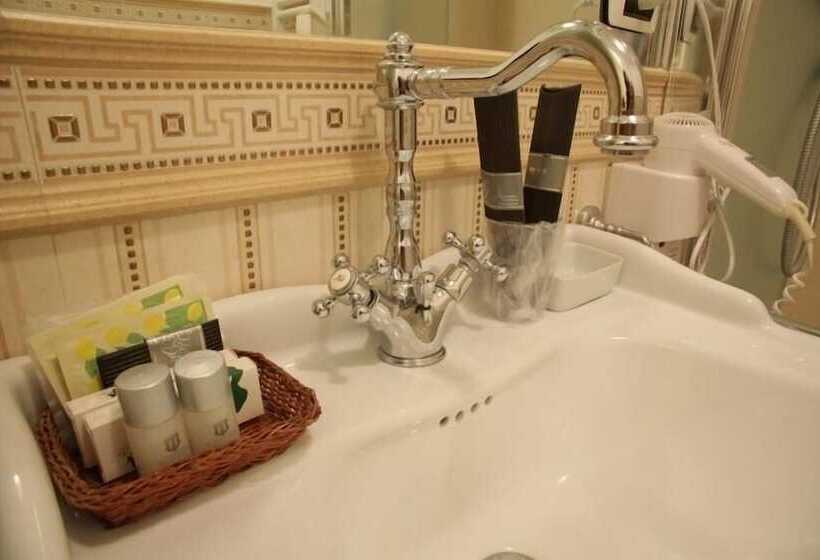 اتاق استاندارد سه نفره, Domus Real Cardello