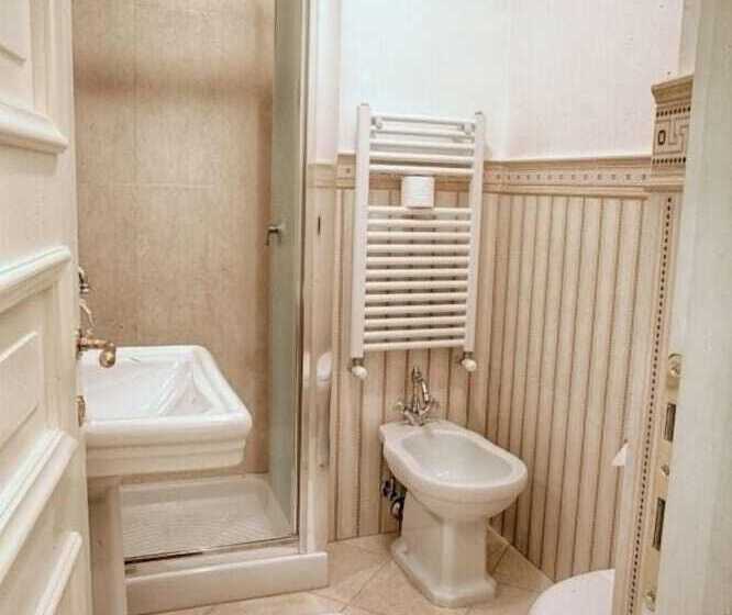 اتاق استاندارد سه نفره, Domus Real Cardello