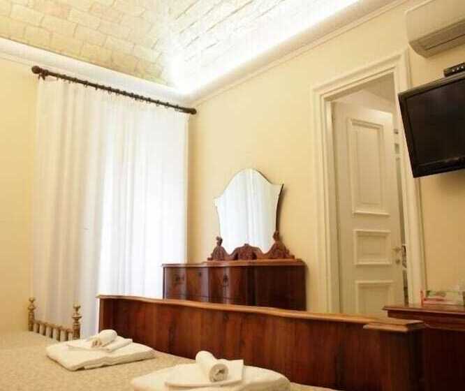חדר סטנדרט לשלושה, Domus Real Cardello