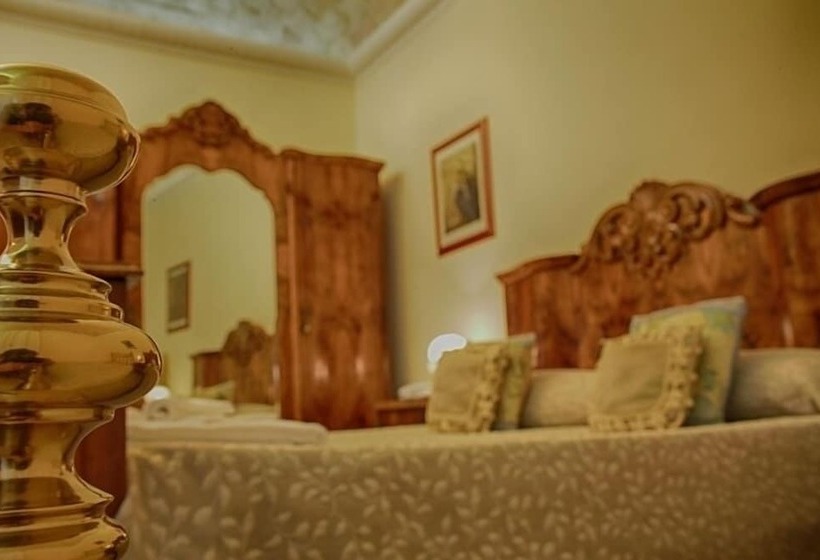 اتاق استاندارد سه نفره, Domus Real Cardello