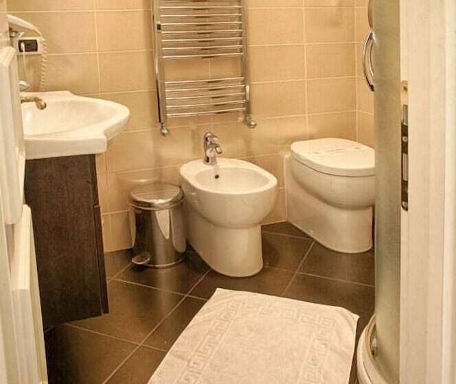 اتاق استاندارد چهار تخته, Domus Real Cardello