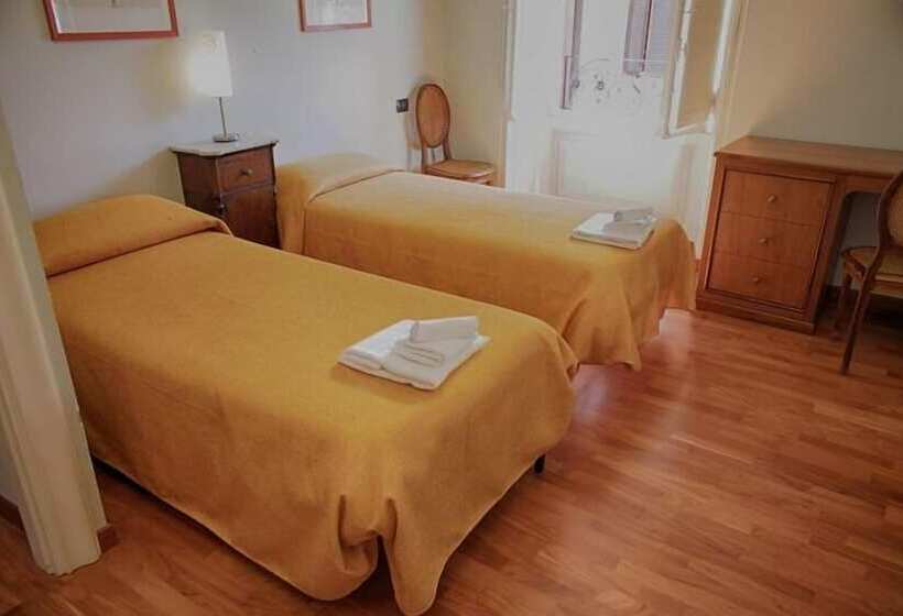 اتاق استاندارد چهار تخته, Domus Real Cardello