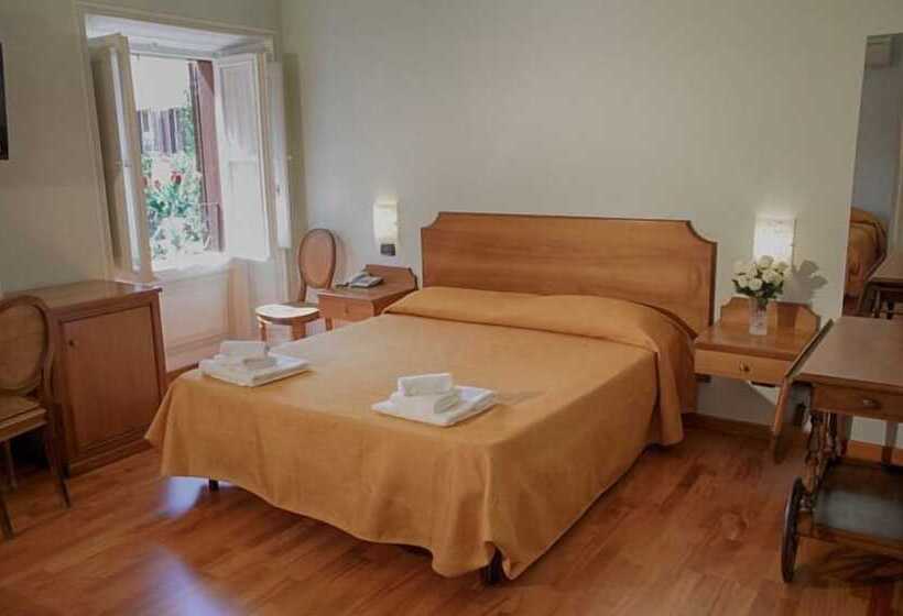 חדר סטנדרט לארבעה, Domus Real Cardello