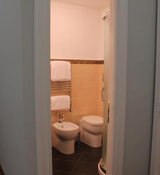 اتاق استاندارد چهار تخته, Domus Real Cardello