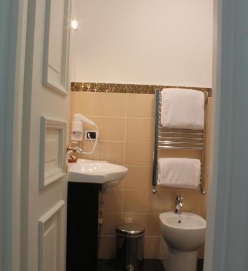 اتاق استاندارد چهار تخته, Domus Real Cardello