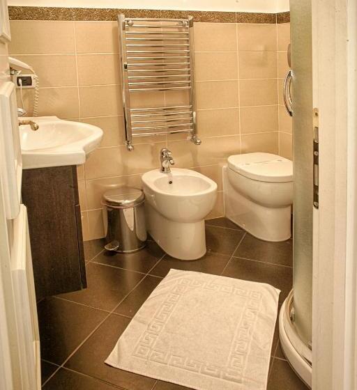 اتاق استاندارد چهار تخته, Domus Real Cardello