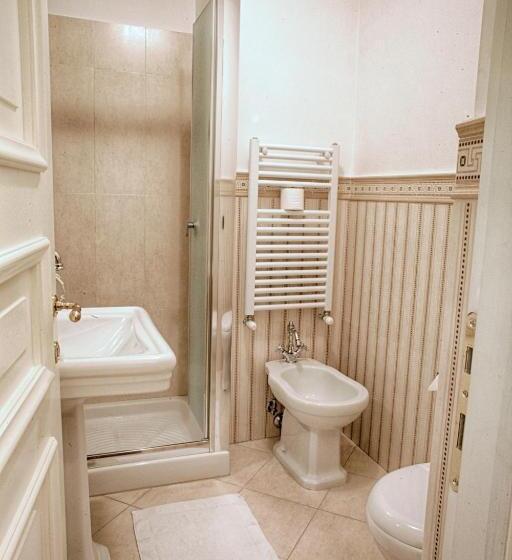 اتاق استاندارد سه نفره, Domus Real Cardello