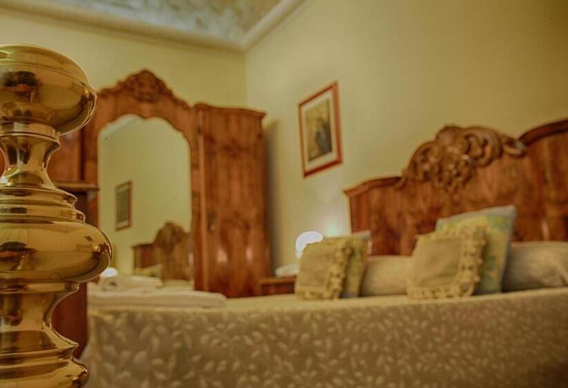 חדר סטנדרט לשלושה, Domus Real Cardello