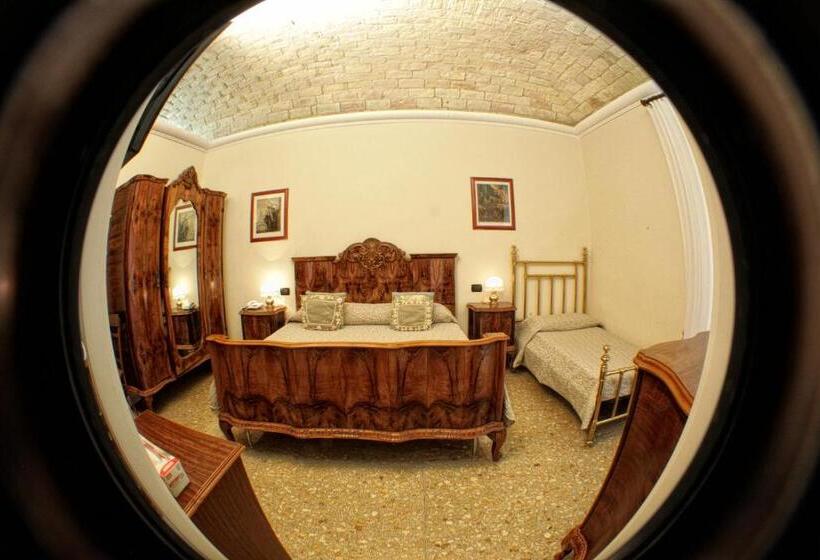 اتاق استاندارد سه نفره, Domus Real Cardello