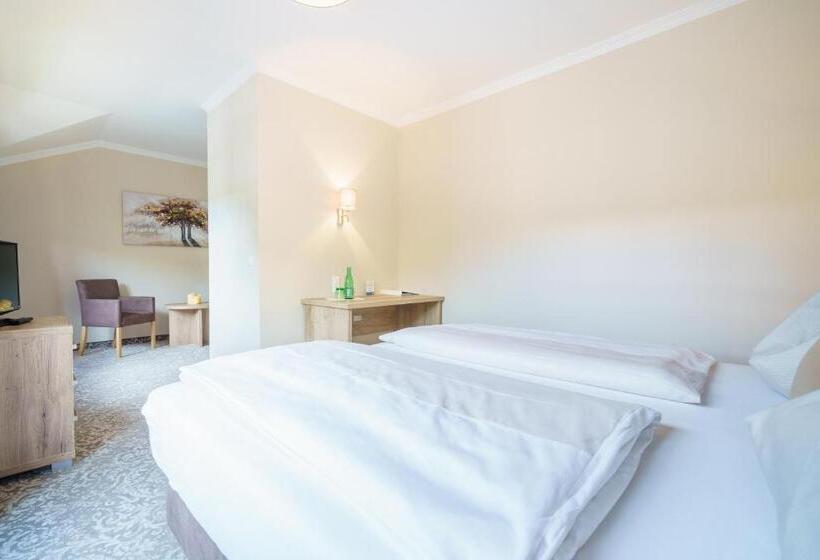 جناح جونيور مزوَّد بشرفة, Kolmhof