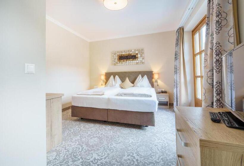 جناح جونيور مزوَّد بشرفة, Kolmhof