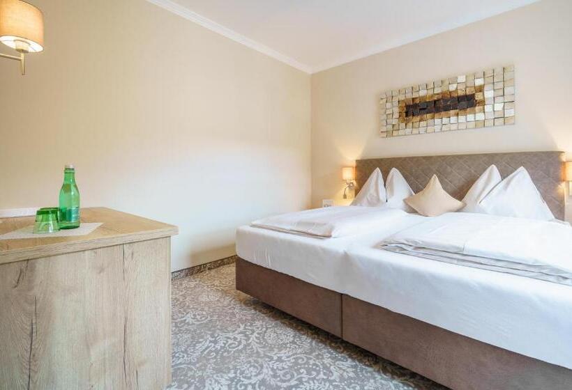 جناح جونيور مزوَّد بشرفة, Kolmhof