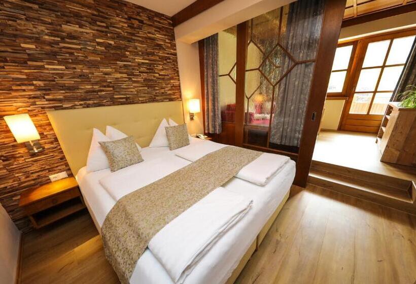 جناح جونيور مزوَّد بشرفة, Kolmhof