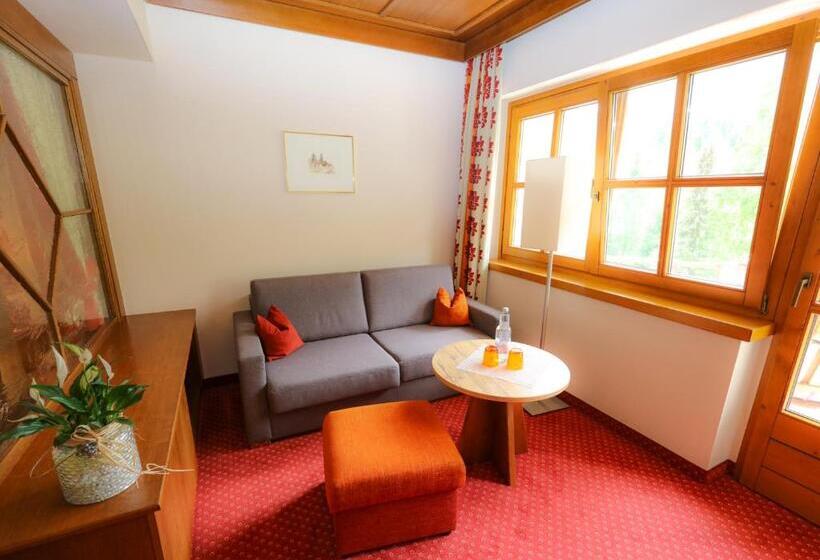 جناح جونيور مزوَّد بشرفة, Kolmhof