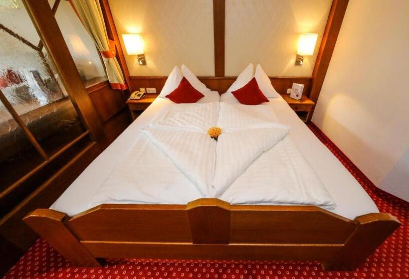 جناح جونيور مزوَّد بشرفة, Kolmhof