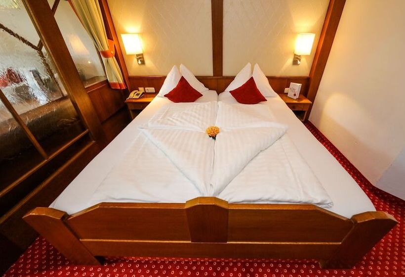 جناح جونيور مزوَّد بشرفة, Kolmhof