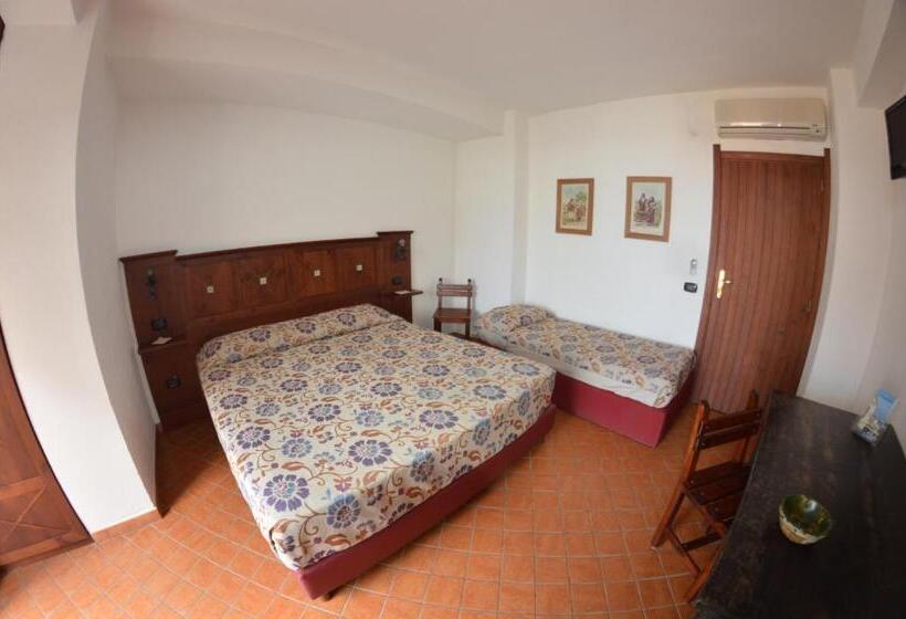 חדר סטנדרט לשלושה, La Locandiera Affittacamere