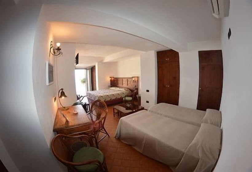 חדר סטנדרט לארבעה, La Locandiera Affittacamere