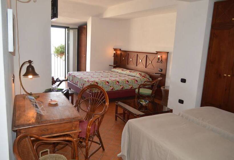 חדר סטנדרט לארבעה, La Locandiera Affittacamere