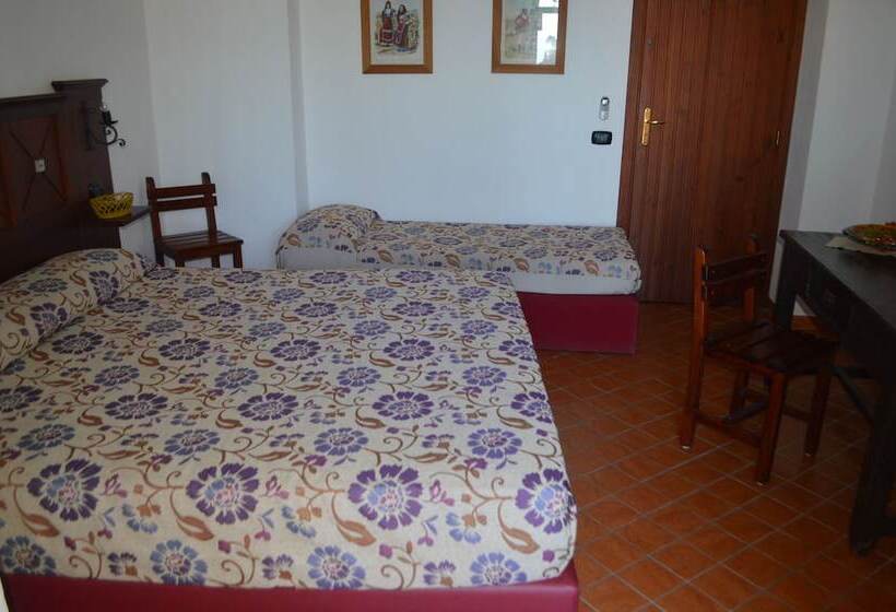 חדר סטנדרט לשלושה, La Locandiera Affittacamere