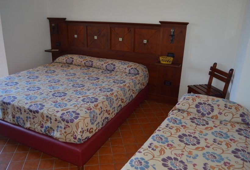 חדר סטנדרט לשלושה, La Locandiera Affittacamere