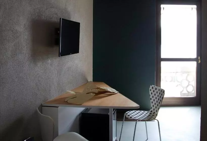 اتاق لوکس با چشم‌انداز دریاچه, Locanda Del Benaco