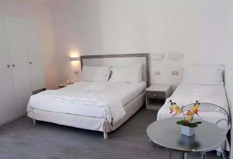 Economy Triple Room, Miramare