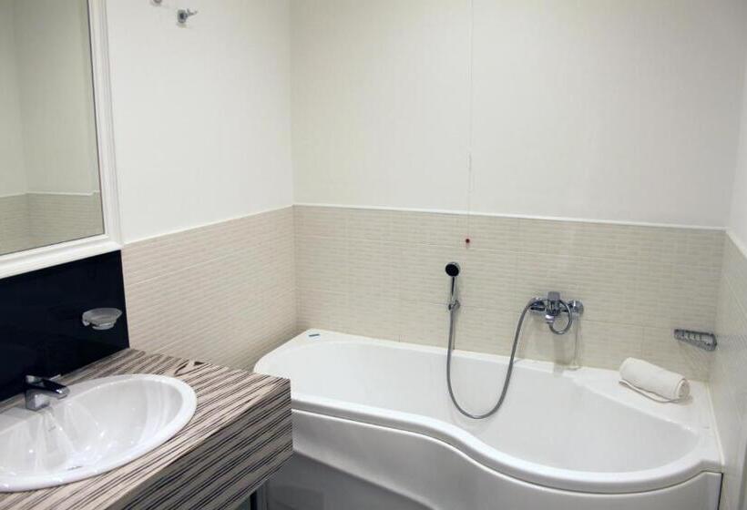 Quarto Triplo Standard com Balcão, Miramare