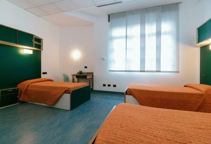 اتاق استاندارد سه نفره, Open011