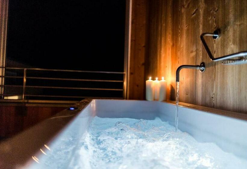 סוויטת ג'וניור דלוקס, Petrus