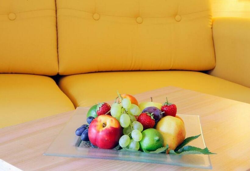 סוויטת ג'וניור דלוקס, Petrus