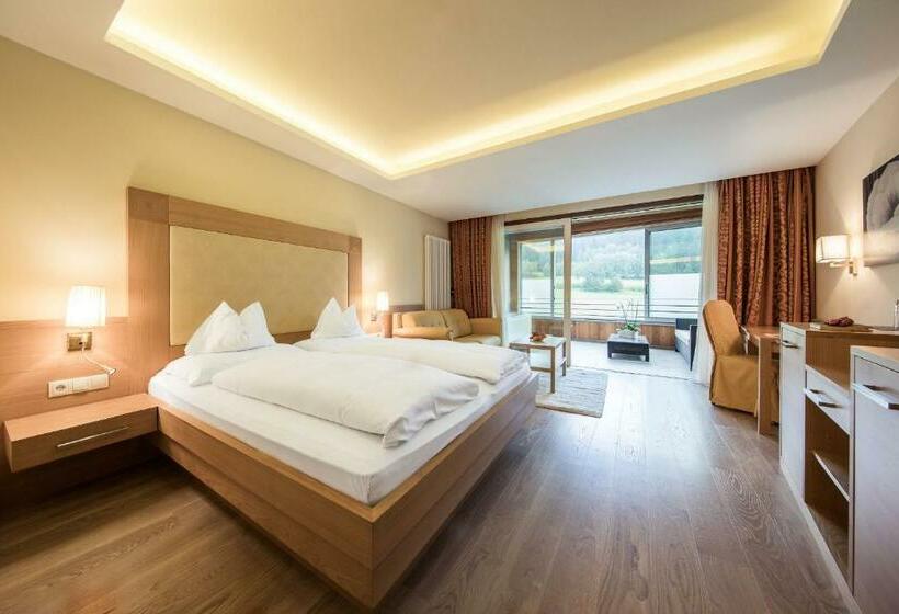 סוויטת ג'וניור דלוקס, Petrus