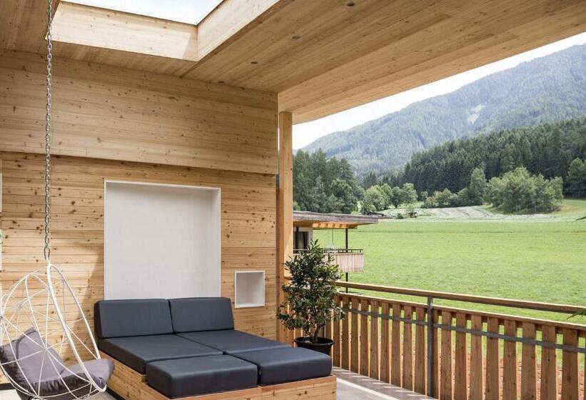 סוויטת ג'וניור, Petrus