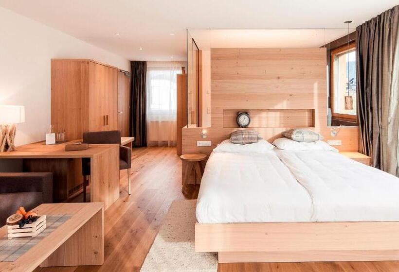 סוויטה עם מרפסת, Petrus