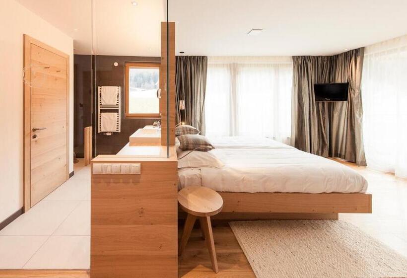 סוויטה עם מרפסת, Petrus