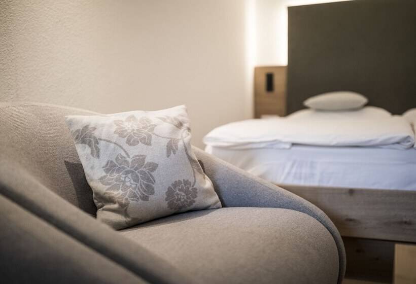 חדר דלוקס, Petrus