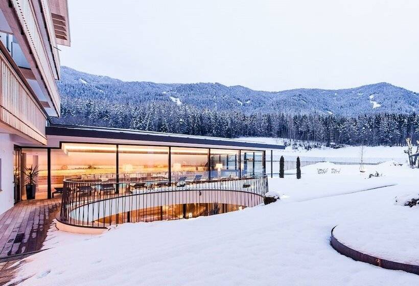 חדר דלוקס, Petrus