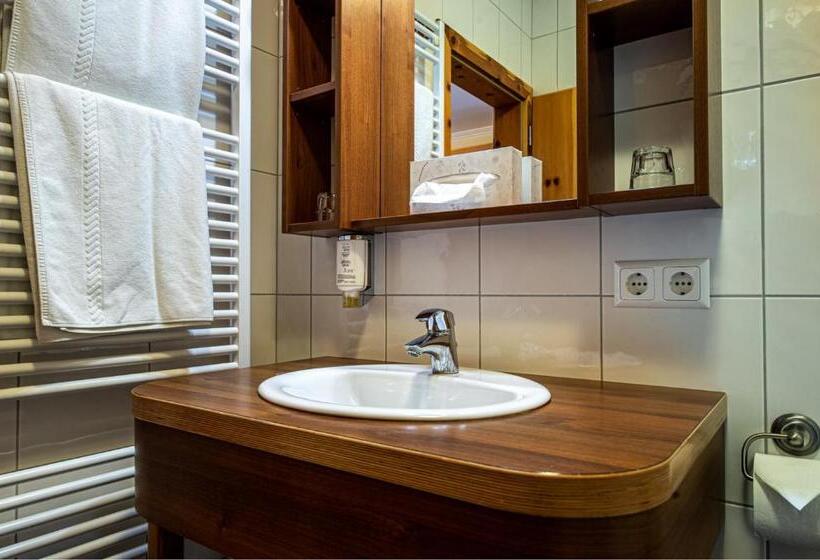 スーペリアールーム, Raunig