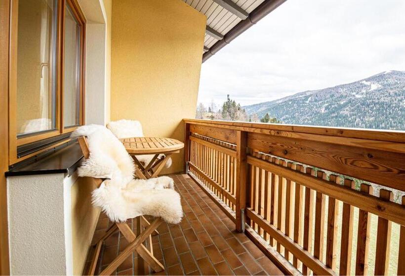 スーペリアファミリールーム, Raunig