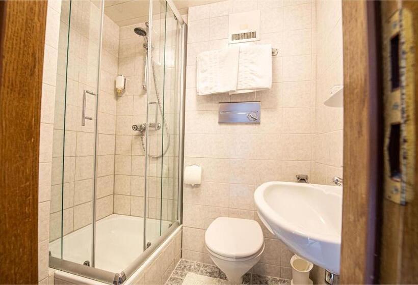 ファミリールーム, Raunig