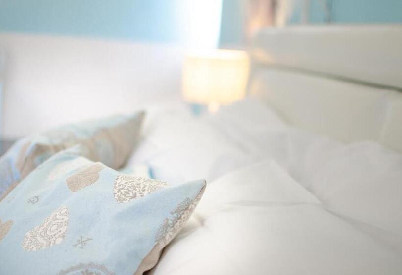 غرفة قياسية رباعية, San Desiderio