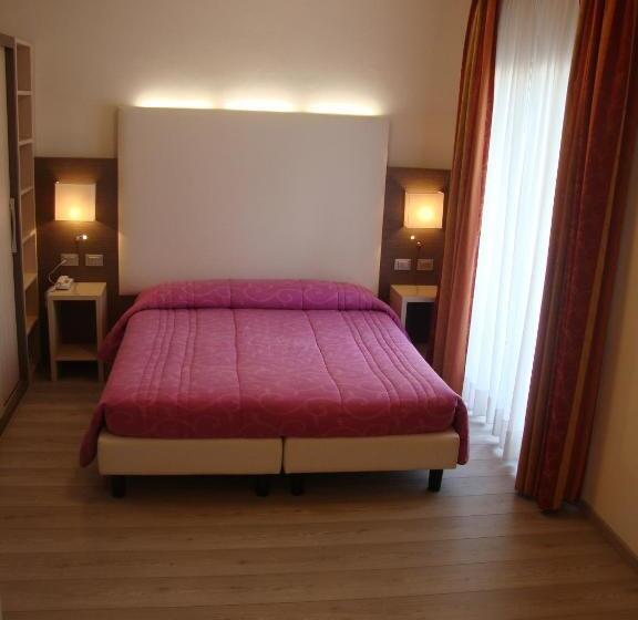 Comfort room with balcony, Venezia