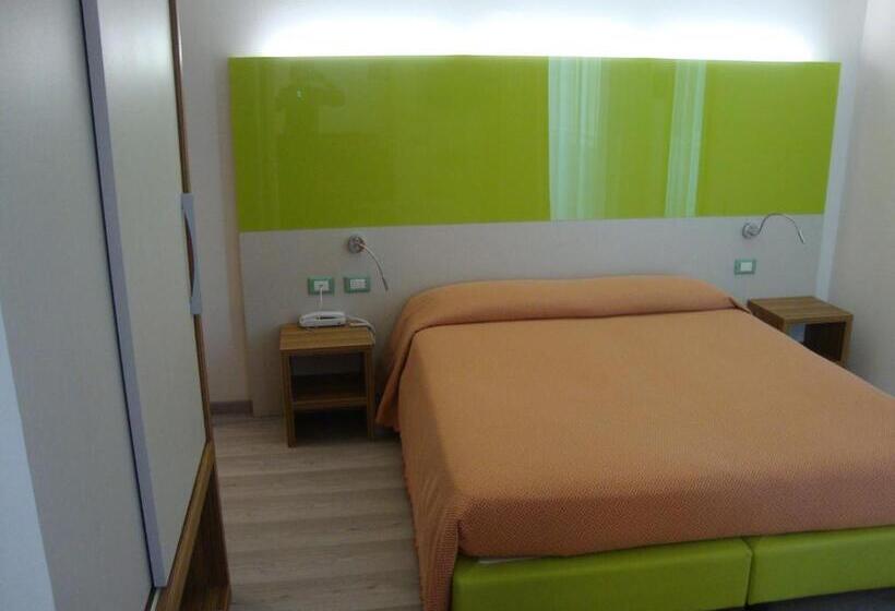 Family flat with balcony, Venezia