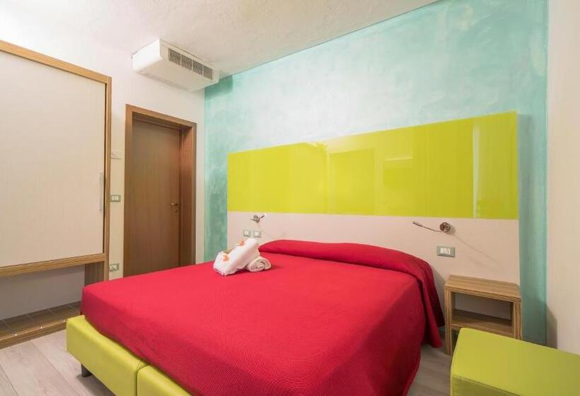 Family flat with balcony, Venezia