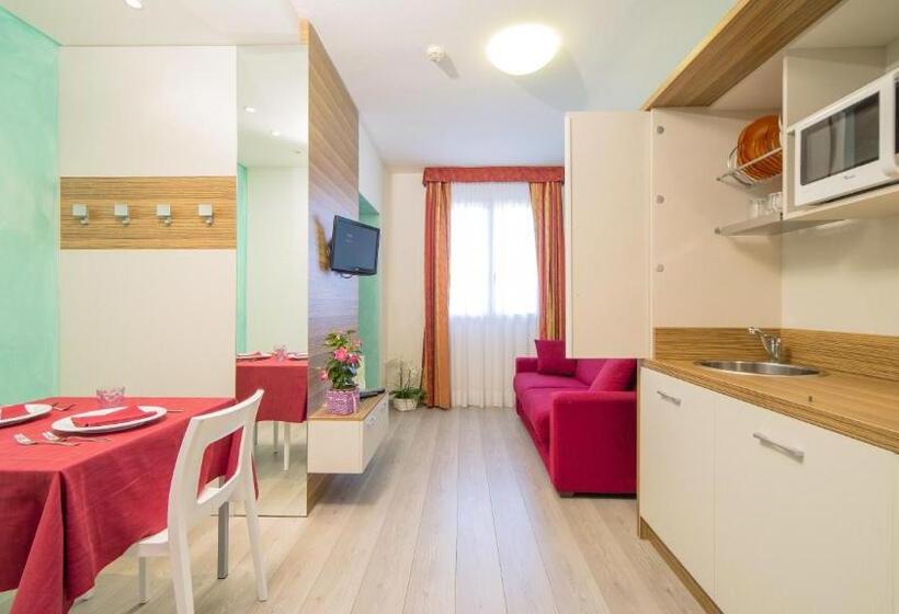 Family flat with balcony, Venezia